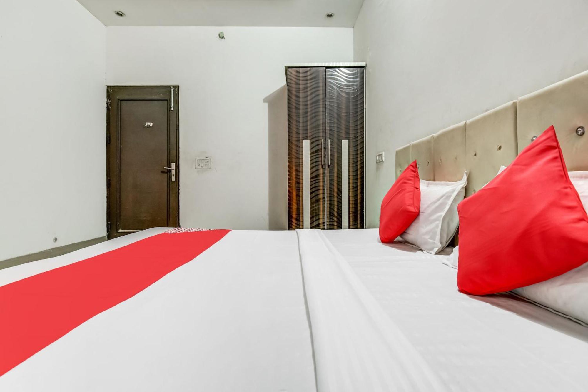 Flagship Hotel Big Boss Kurukshetra Bagian luar foto