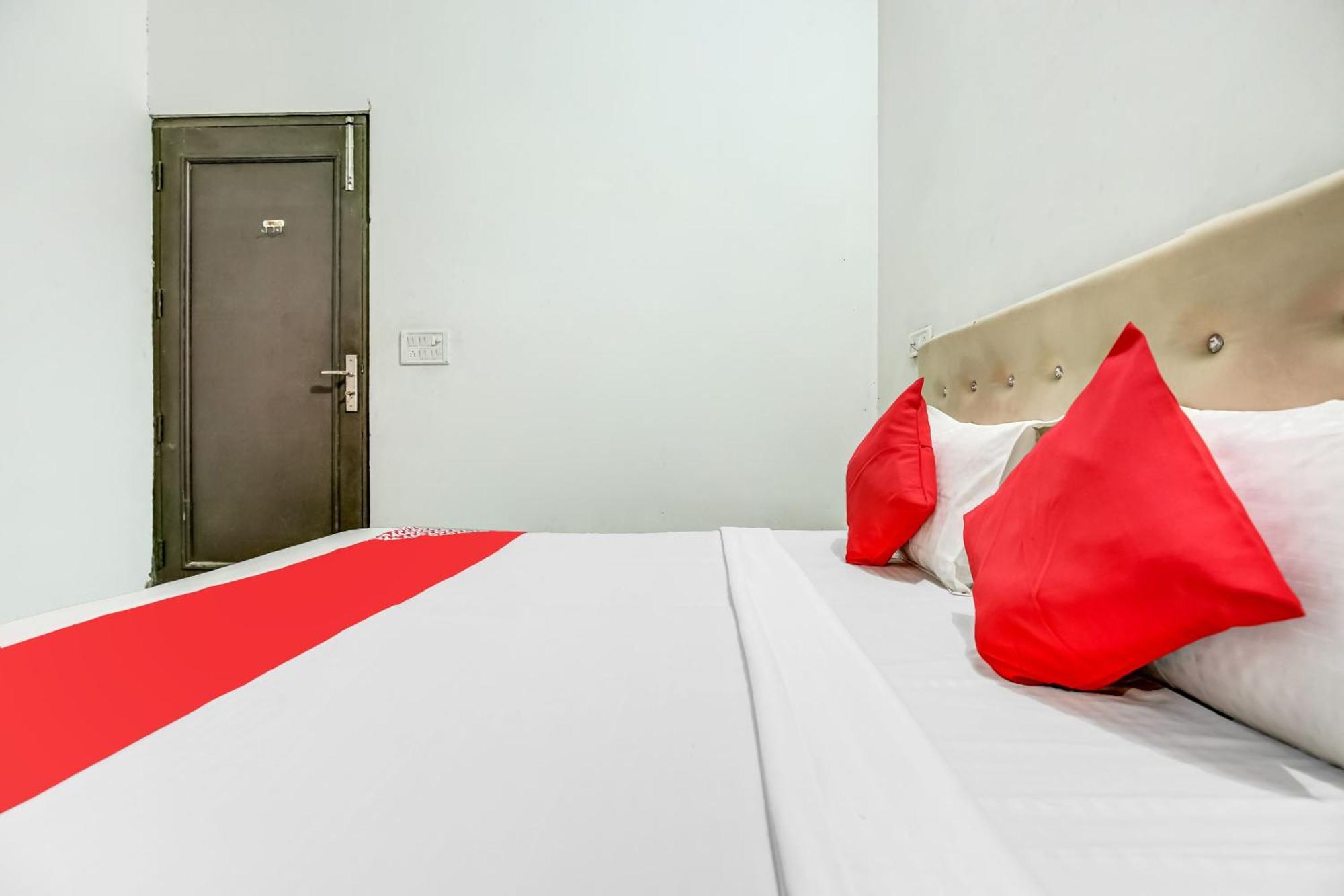 Flagship Hotel Big Boss Kurukshetra Bagian luar foto