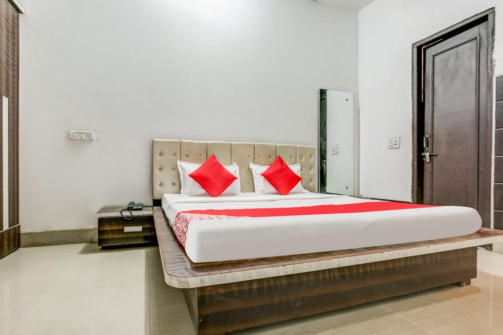 Flagship Hotel Big Boss Kurukshetra Bagian luar foto
