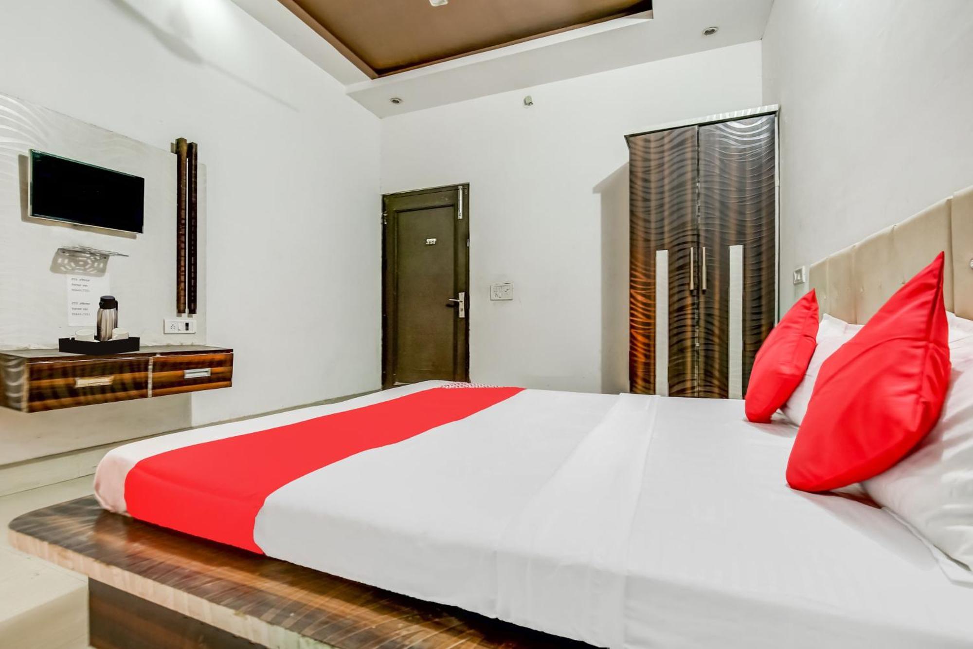 Flagship Hotel Big Boss Kurukshetra Bagian luar foto