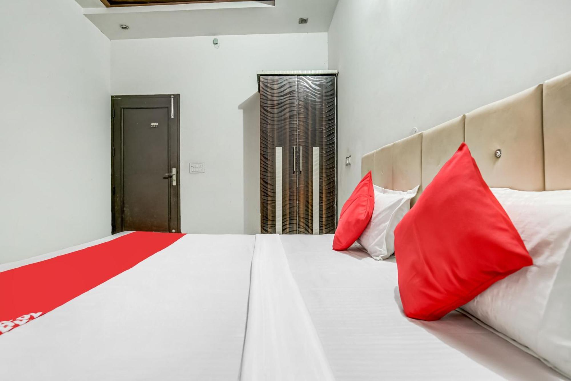 Flagship Hotel Big Boss Kurukshetra Bagian luar foto