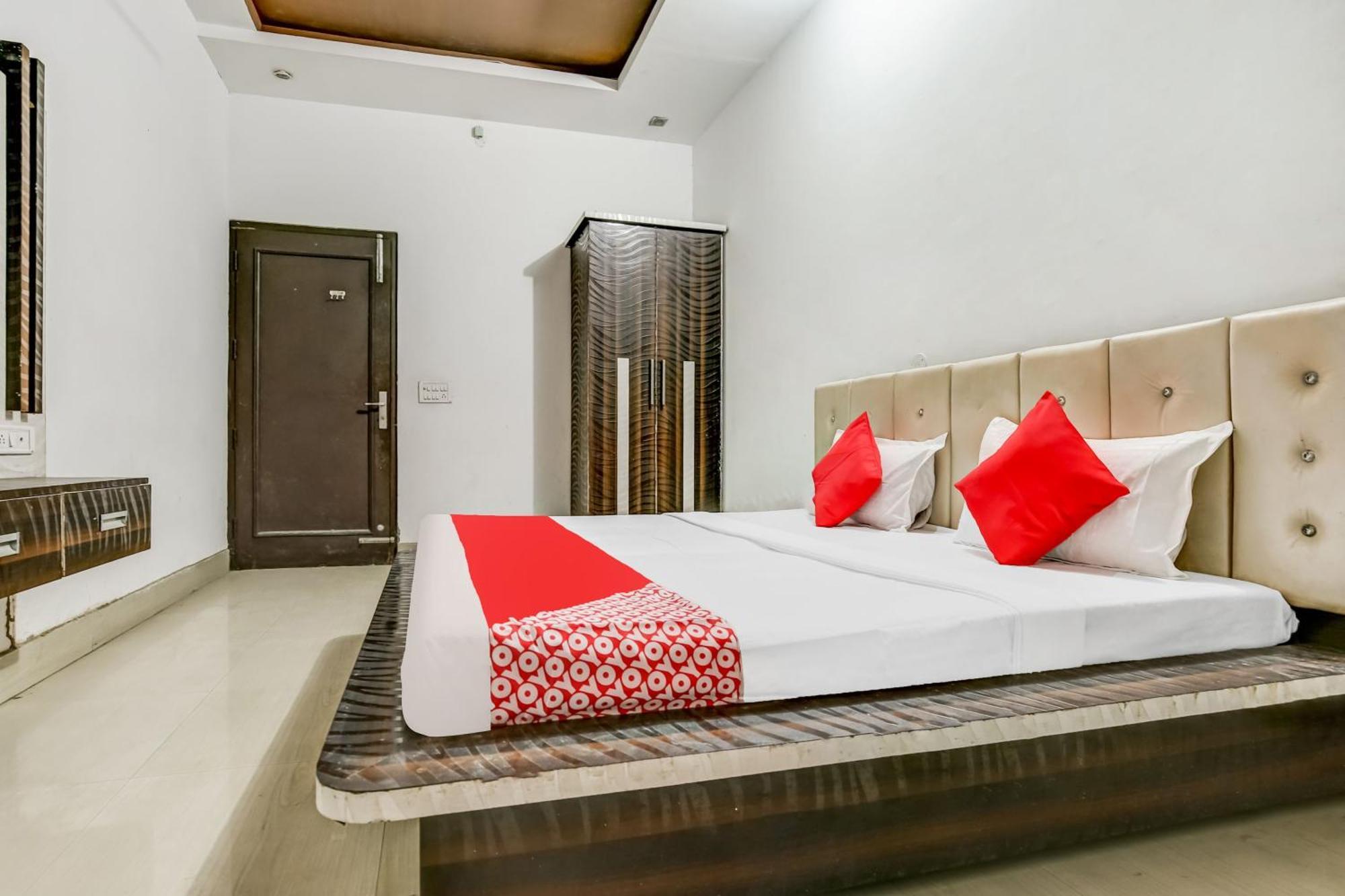 Flagship Hotel Big Boss Kurukshetra Bagian luar foto